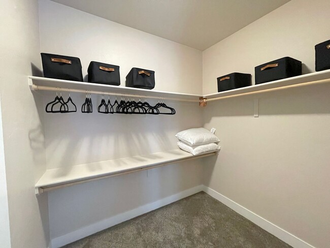 Building Photo - Bright 3br Townhome (New Build)