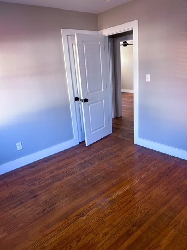 Building Photo - Available Now - Great location for this 2 bedroom