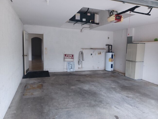 Building Photo - 3018 SE Santa Barbara Pl