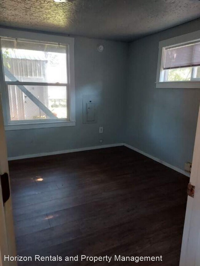 Building Photo - 1 br, 1 bath House - 412 SE Oar