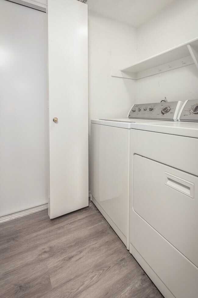 Building Photo - $500 Move-In Credit (ends 9/30) | Newly Remodeled 3BR w/ Pool