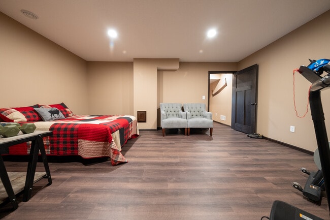 Building Photo - 280 Primrose Path