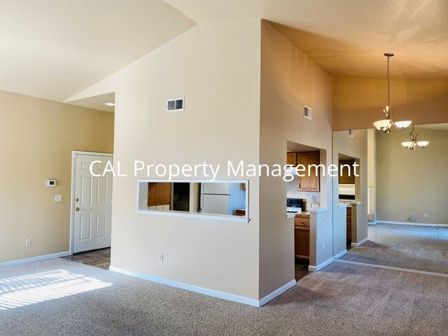 Building Photo - Spacious 1 Bedroom Condo in North Salinas!