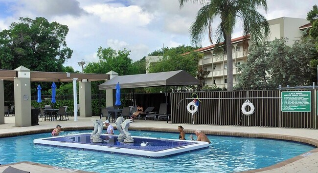 Building Photo - 1904 Bermuda Cir