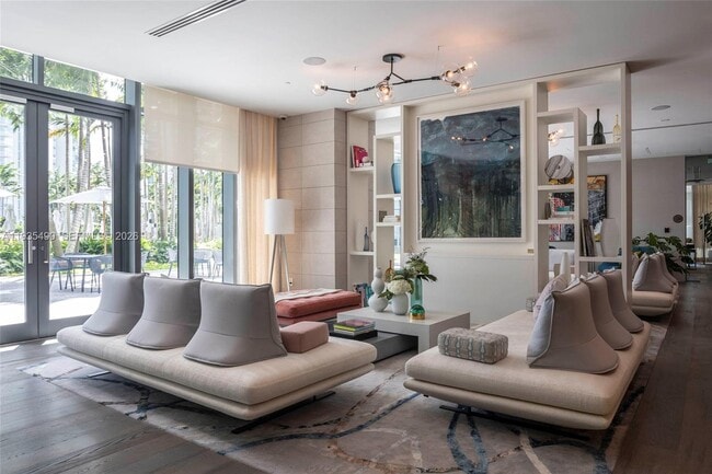 Building Photo - 650 NE 32nd St