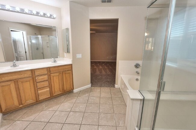 Building Photo - Beautiful 4 Bed 3 full bath Natomas Home!!