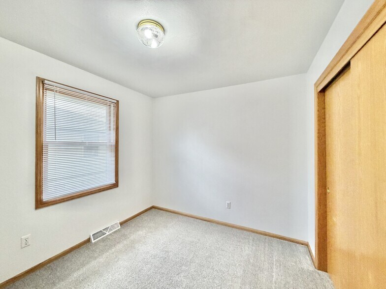 Building Photo - 1124-1126 Brown Dr