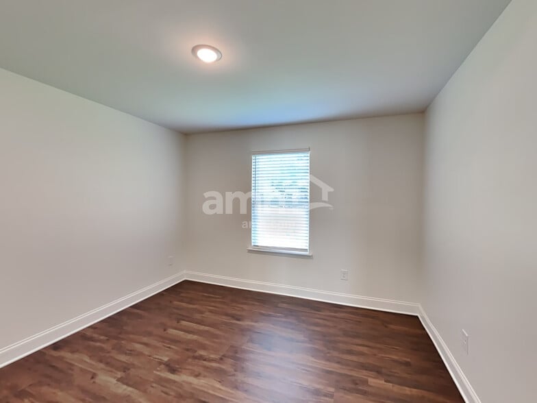 Building Photo - 3820 Chivalry Dr