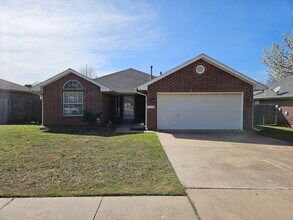 Building Photo - (3) Bed/(2) Bath in SE Norman! Pets Negotiable!