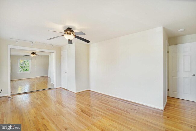 Building Photo - 4339 Cedarlake Ct