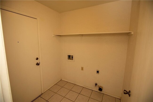 Building Photo - 4913 Wing Rd