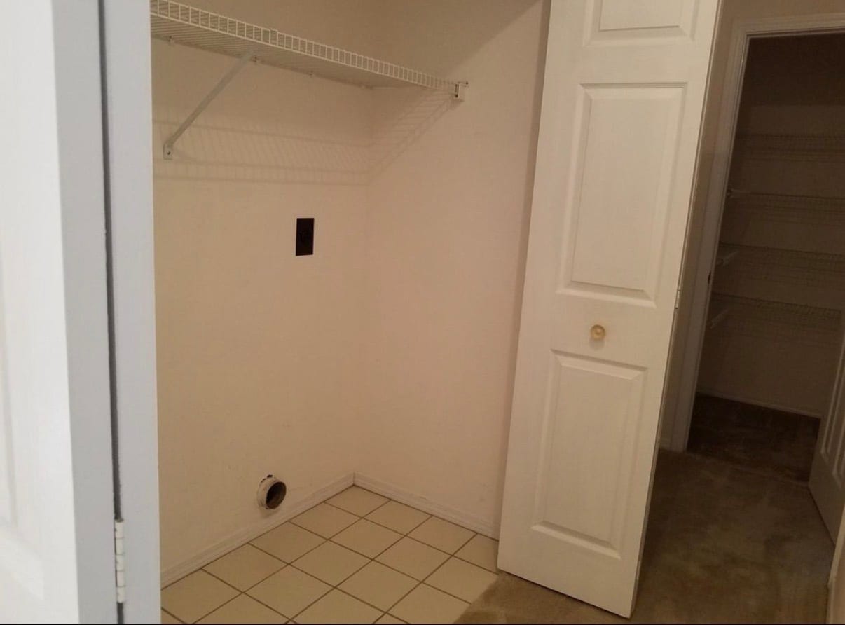 Laundry connection - 4550 Barrington Ln