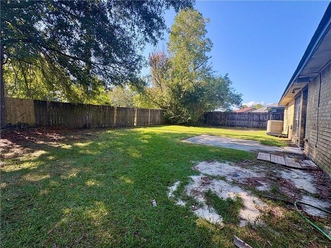 Building Photo - 1704 Admiral Nelson Dr