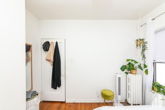 Building Photo - 1 bedroom in Chicago IL 60657