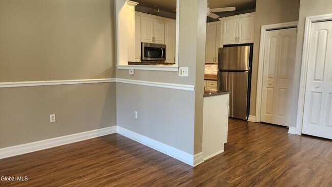 Building Photo - 8 Wall St