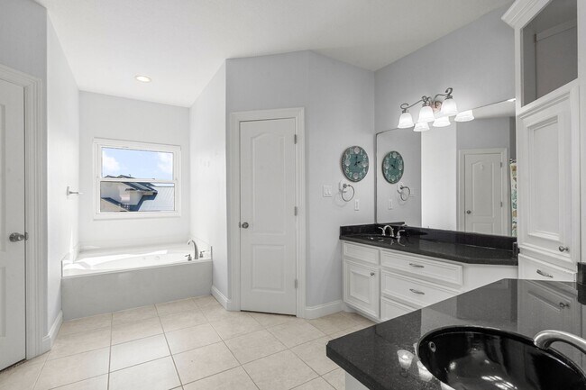 Building Photo - Waterfront Living at Its Best – For Rent on Tiki Island