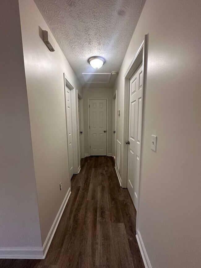 Building Photo - 121 Clyde Dr