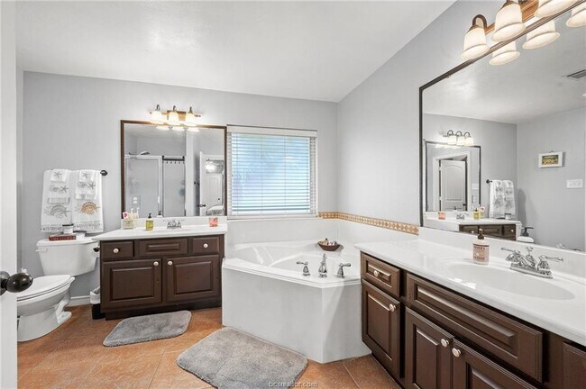 Building Photo - 912 Emerald Dove Ave