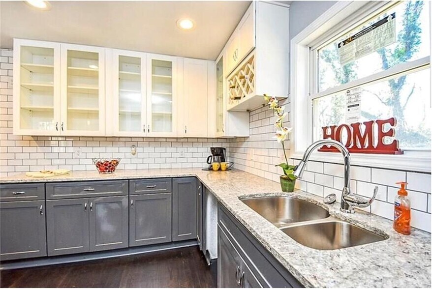 Building Photo - 2783 Meadowview Dr SE