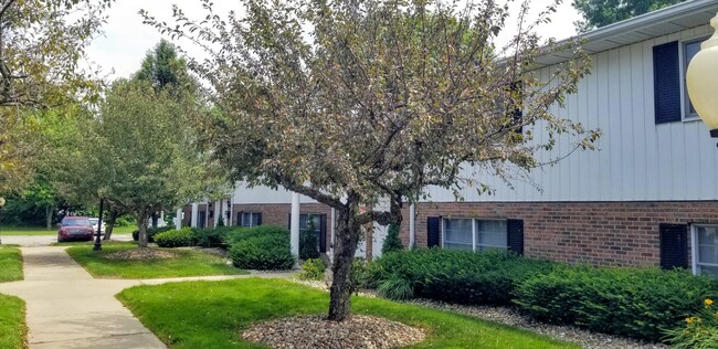 Building Photo - Willow Moor Townhouses II