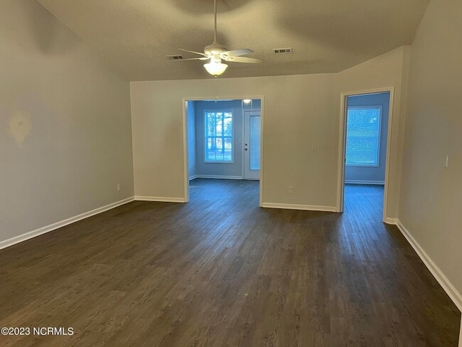 Building Photo - 607 Sunset Oaks Ln