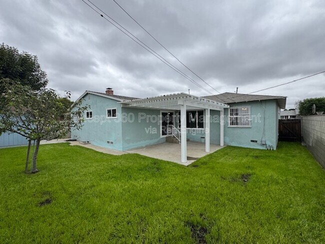 Building Photo - 20915 S Menlo Ave