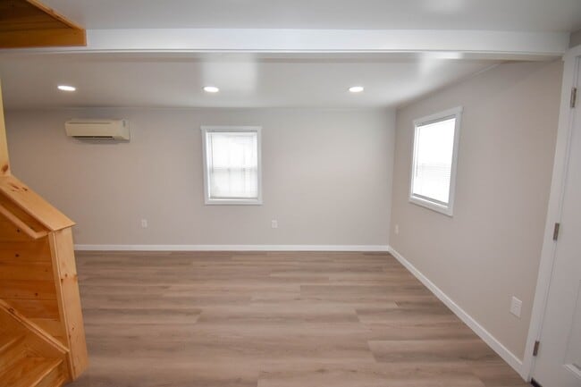 Building Photo - RTSA25-27