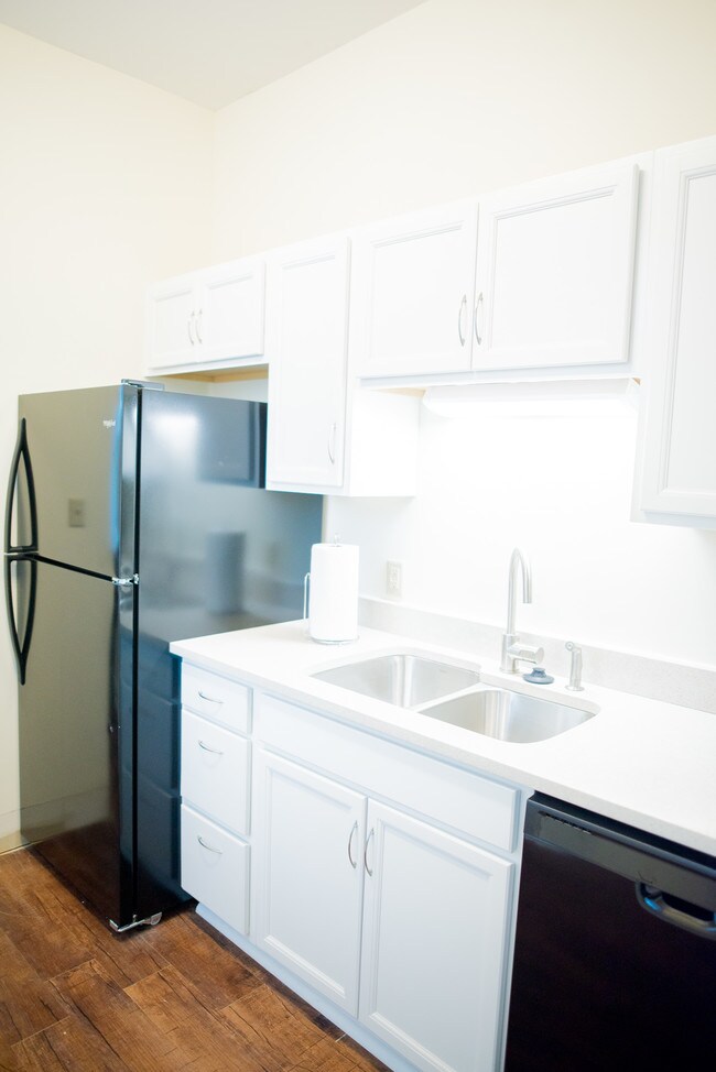 Building Photo - The Rathbone Apartments