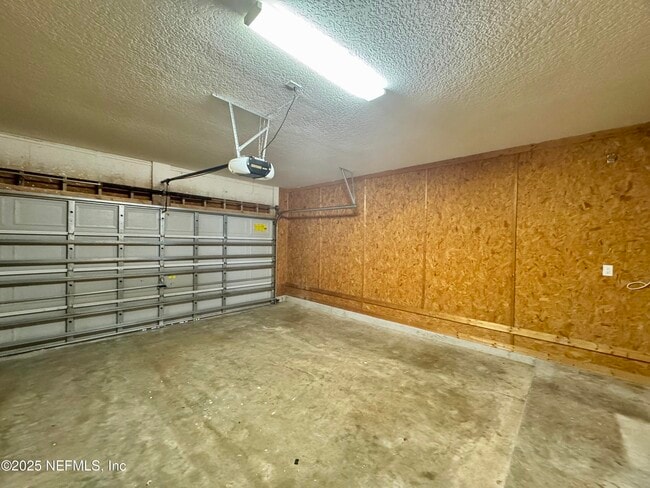 Building Photo - 450 Sherwood Oaks Dr