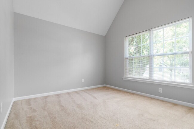 Building Photo - Spacious 4BR/3BA Home Near Downtown Durham | Deposit-Free Living | 1st-Floor Bedrooms
