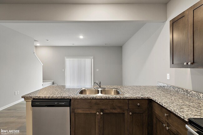Building Photo - 51410 Tides Dr