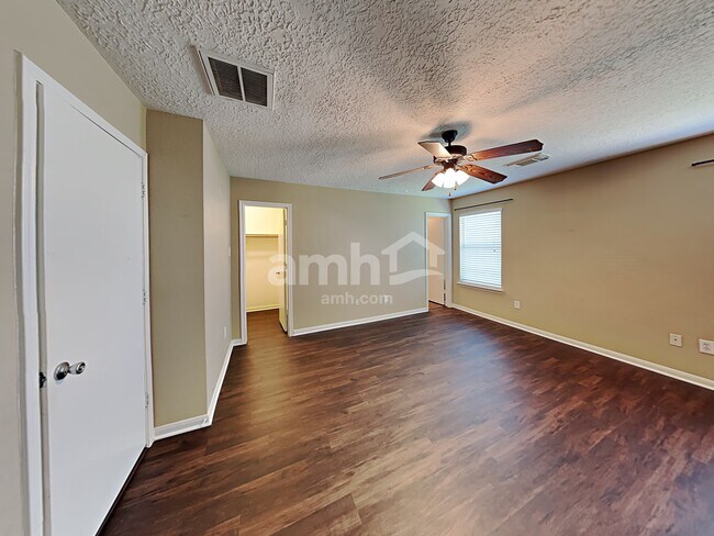 Building Photo - 29231 Legends Green Dr