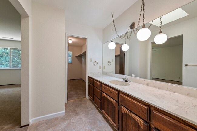 Building Photo - 3 Bedroom 2.5 Bathroom SFH in Los Altos!