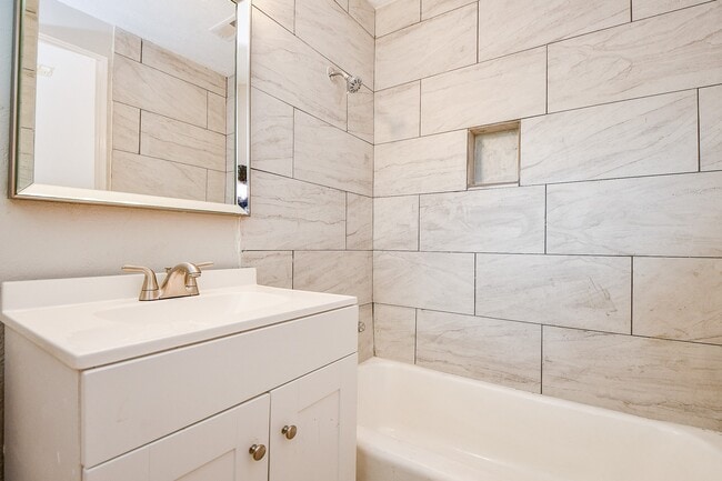 Building Photo - 5811 Greencraig Dr