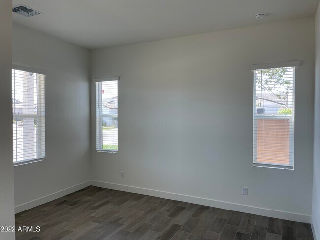 Building Photo - 17250 W Edinburg St