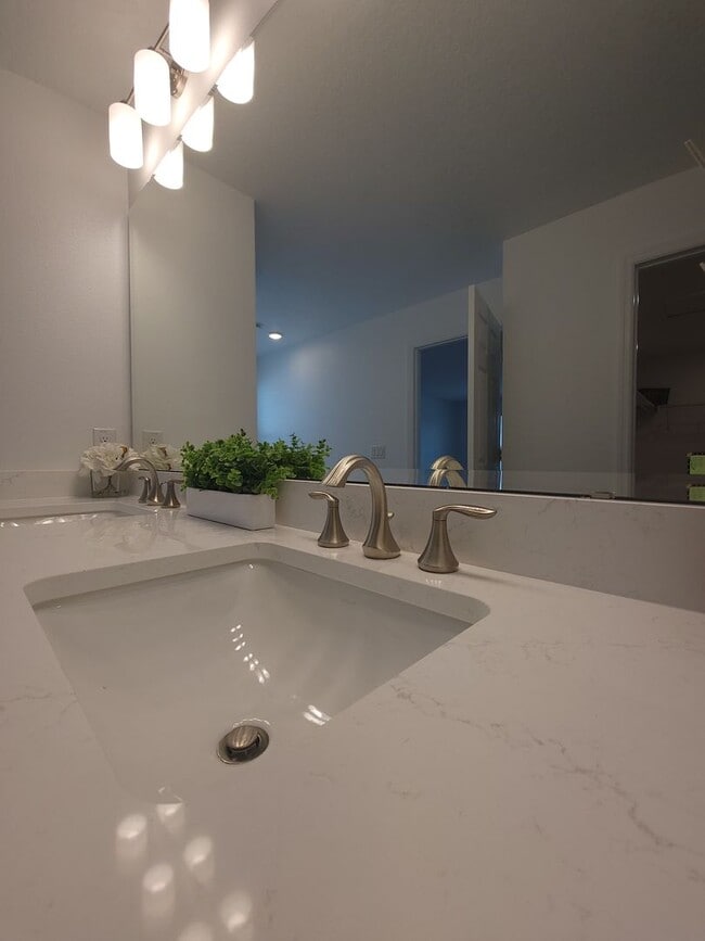 Building Photo - 5 Bedroom Brand New House with Innovative Technology near Winter Park