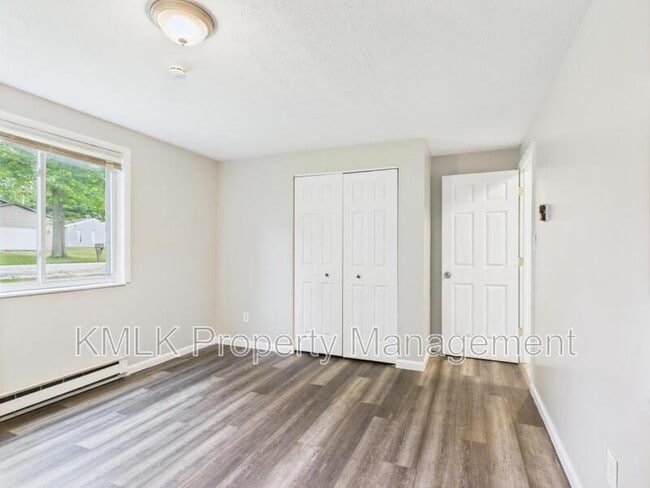 Building Photo - 1837 Faye Rd