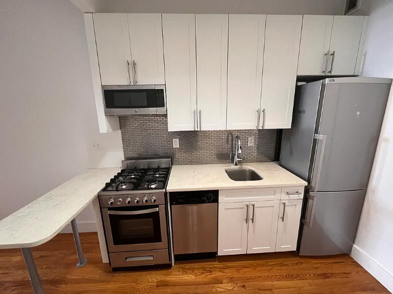 Building Photo - 639 Tenth Avenue