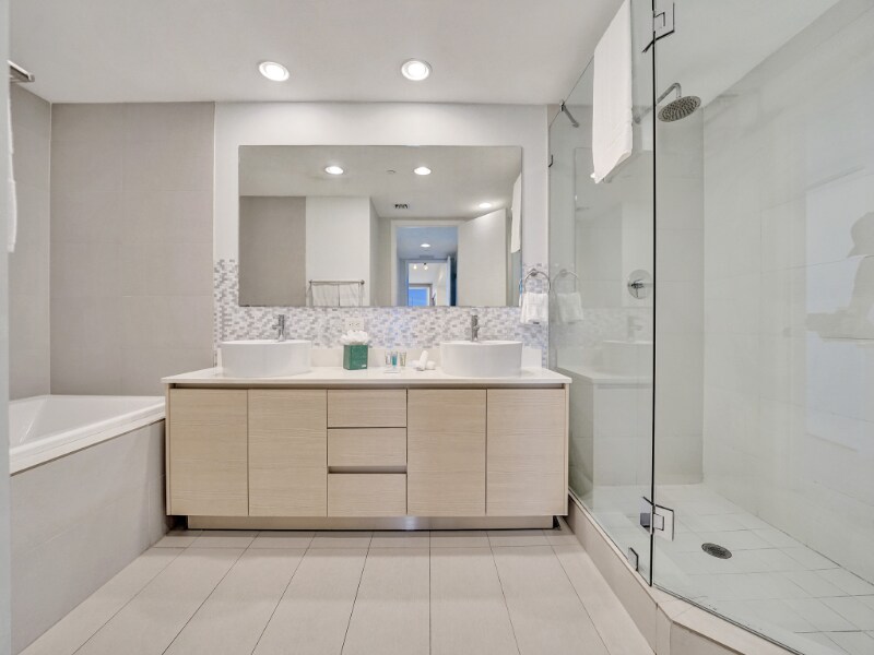 Building Photo - 2602 E Hallandale Beach Blvd