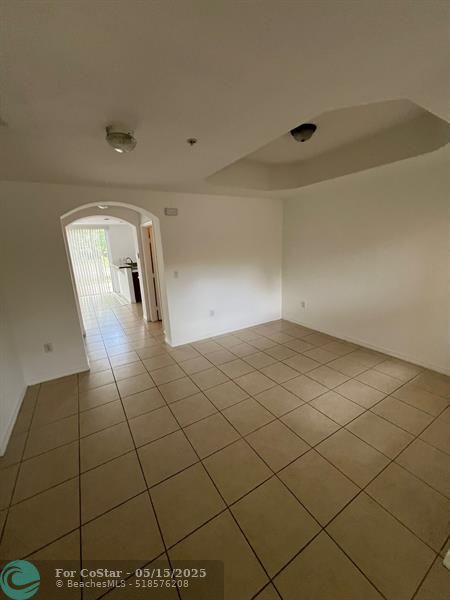 Building Photo - 1005 SW 143rd Ave