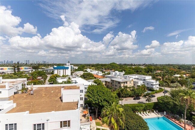Building Photo - 2421 Lake Pancoast Dr