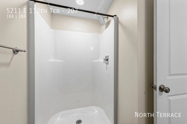 Building Photo - 5211 E 112 Terrace