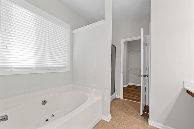 Building Photo - 3476 Harvest Ridge Ln NE