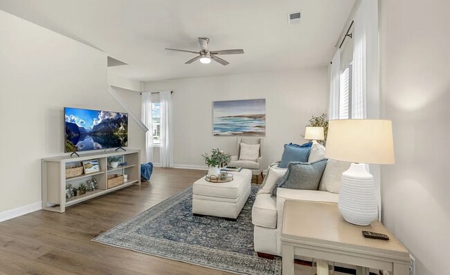 Building Photo - Modern 3 Bedroom Home Available October 1s...