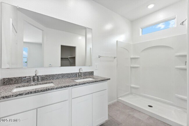 Building Photo - 1597 E Squire Dr
