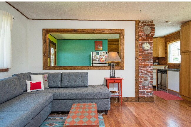 Building Photo - 4537 SE Mitchell St