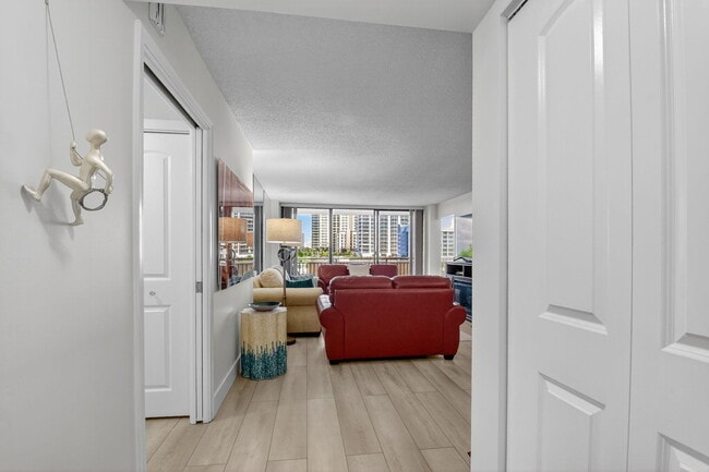 Building Photo - 3400 N Ocean Dr