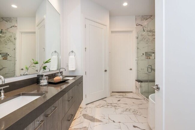 Building Photo - Welcome To The Sophia - Your Perfect Retreat in Historic Druid Hills!