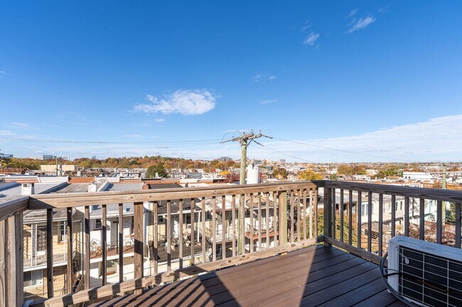 Building Photo - 128 S Ellwood Ave