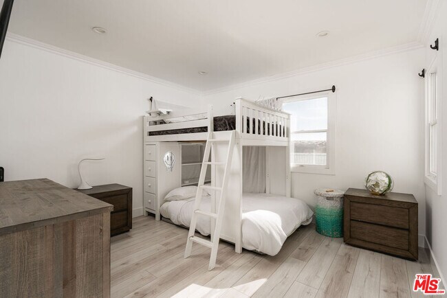 Building Photo - 1044 Waterbury Ln